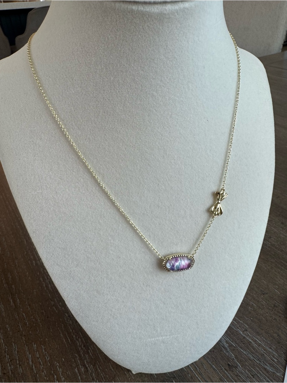 Kendra Scott x loveshackfancy Gold necklace with Pink Marble Oval and Bow - Picture 2 of 5